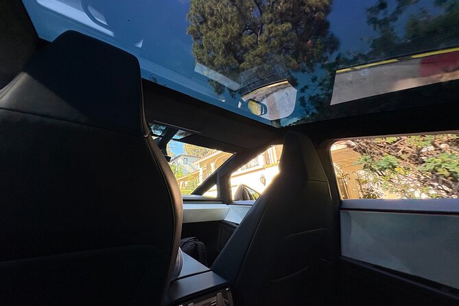 2.5-Hour Hollywood Sign AI-Powered Driving Tour - Capitol Records Building: a classic shape and a quick music stop