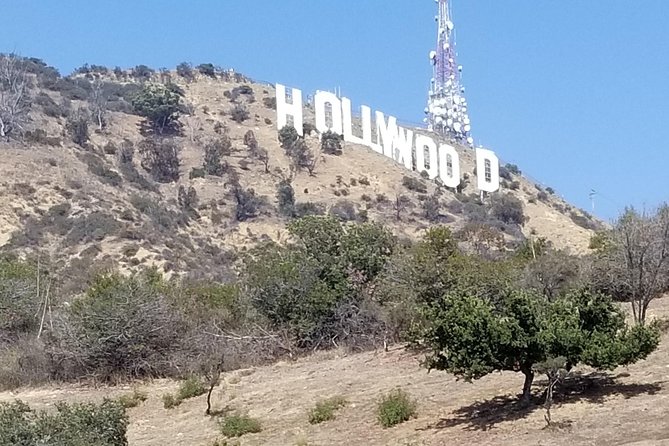 Deluxe Private Tour of Los Angeles - Downtown LA meets the coast: Crypto.com Arena and Santa Monica Pier