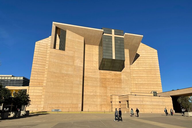 Downtown Los Angeles: A Self-Guided Audio Tour - From the Oscars connection to the Central Library fire story