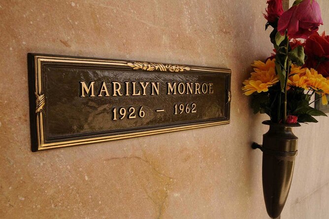 Hollywood Chills 3-Hour Tour: Celebrity Scandals and Cemeteries - Key Points Before You Go