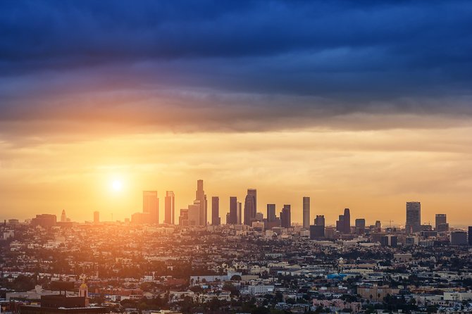 Hollywood Night Tour with Griffith Observatory - Studio and icon talk: what the guide adds in the dark
