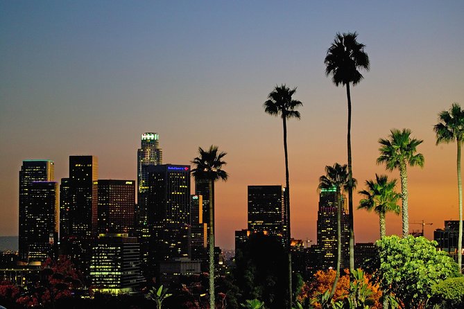 Hollywood Night Tour with Griffith Observatory - Group size and the bus feel: up to 50 people