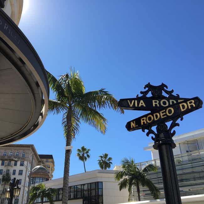 LA: City and Beach Highlights Tour with Transfer Options - Rodeo Drive window shopping (and Beverly Hills photo ops)
