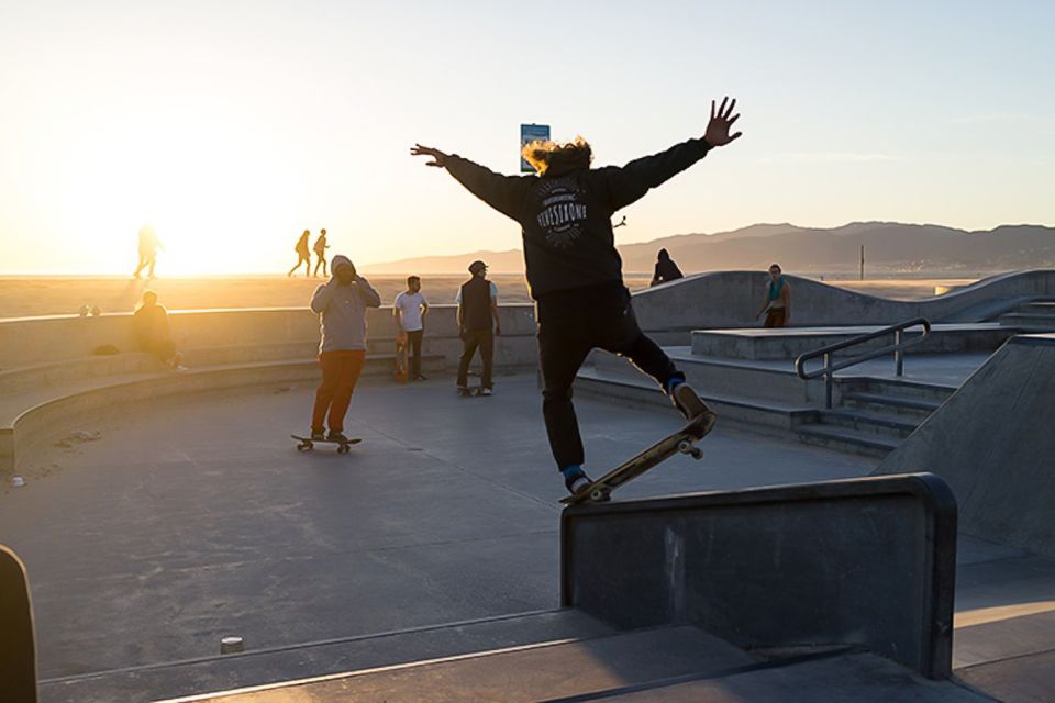 LA: Santa Monica & Venice Beach Bike Adventure - Pedaling into Venice Beach: boardwalk culture and skate roots