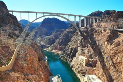 Las Vegas with Hoover Dam, 2-Days Tour from LA - Day 1 in Barstow Outlets: fast shopping stop with real savings potential