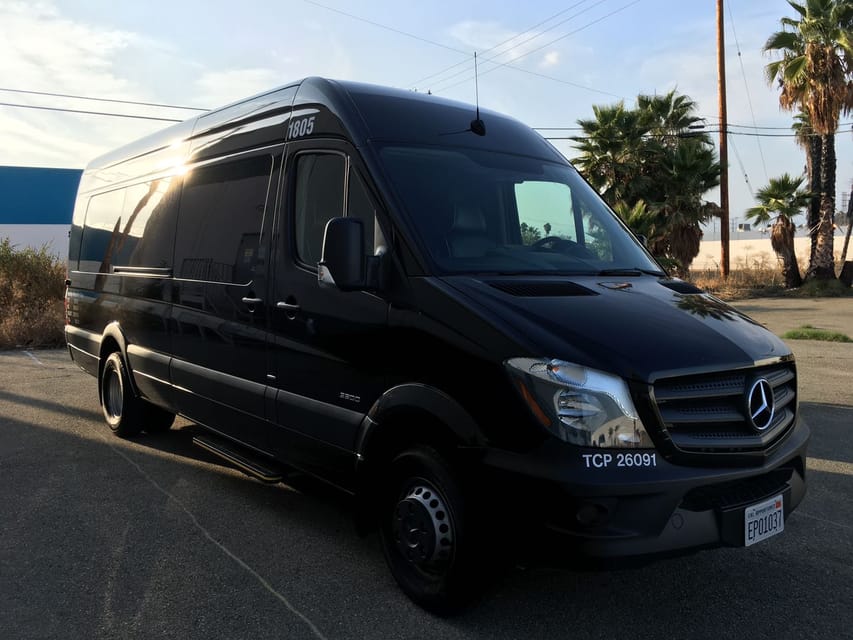 Los Angeles Airport: One-Way Private Transfer to Los Angeles - On-time pickups and waiting: why the clock is your friend