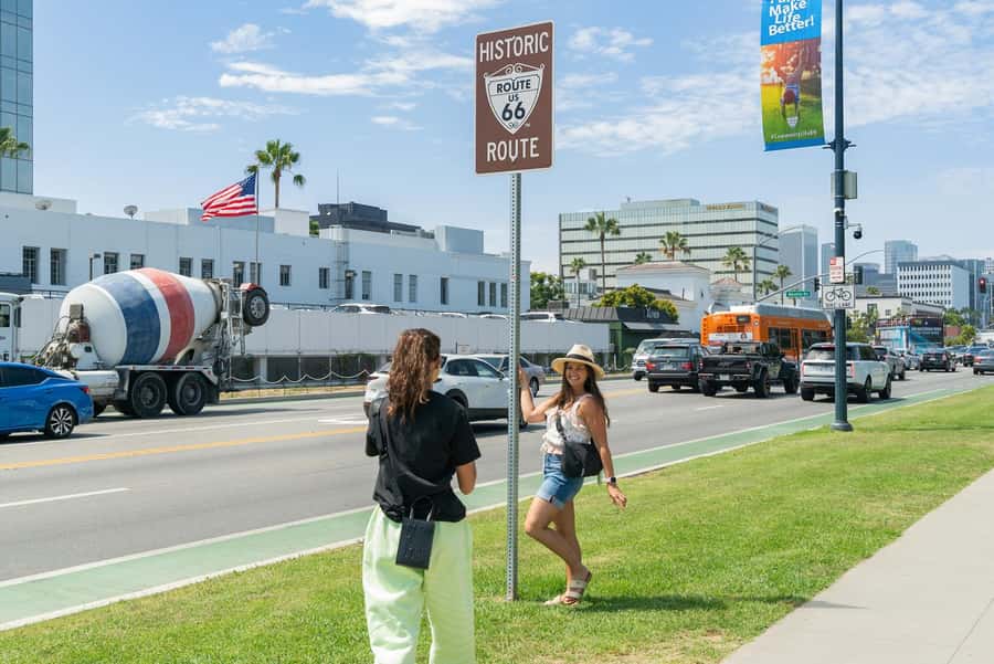 Los Angeles: Celebrity Homes and Hollywood Open-Air Bus Tour - Quick hits on this Hollywood Hills celebrity-home bus tour
