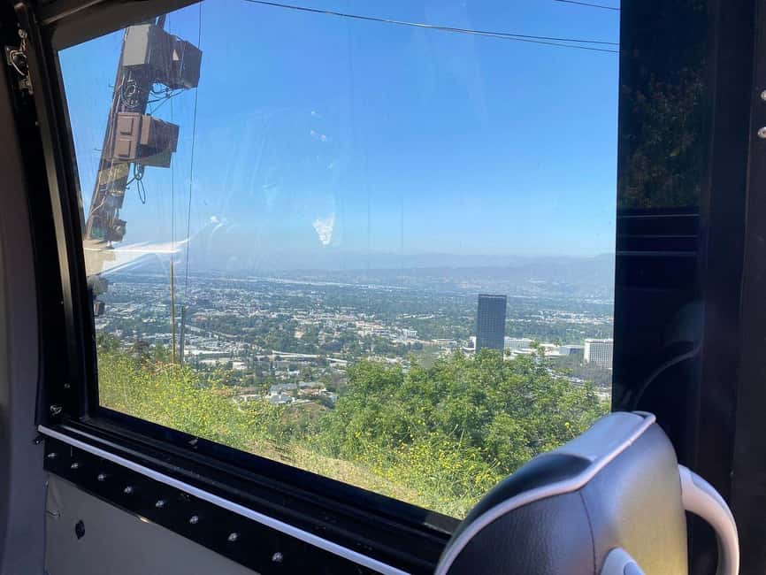 Los Angeles: Celebrity Homes and Movie Scenes Bus Tour - The Onboard TVs: How Movie Scenes Actually Help You See Hollywood