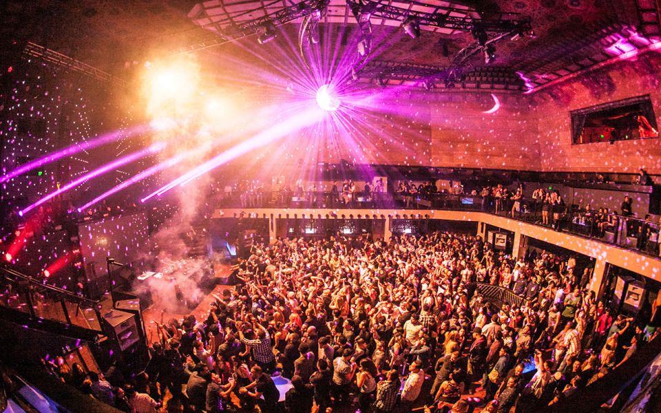 Los Angeles: Downtown LA Club Crawl with Express Entry - The pregame pace: 55 minutes at each early stop