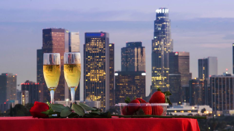Los Angeles: Downtown Landing Helicopter Tour - Key things you should know