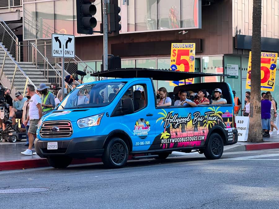 Los Angeles: Famous Neighbourhoods and Celebrity Homes Tours - Meeting on Hollywood Blvd and how the timing really feels