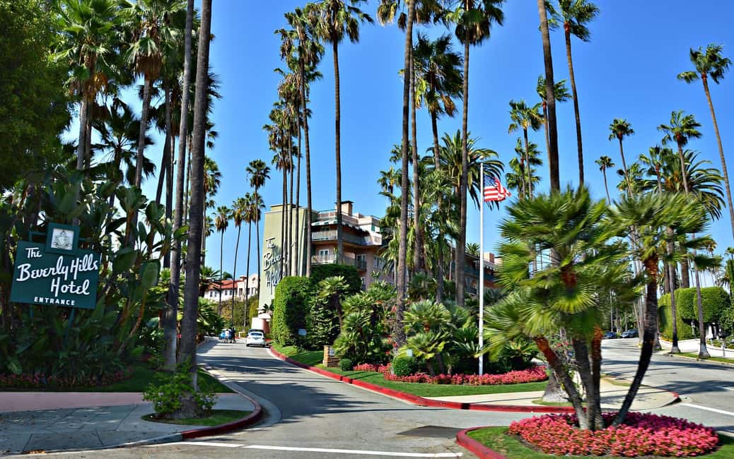Los Angeles: Full-Day Tour of Hollywood, Griffith & Coast - Original Farmers Market lunch and The Grove shopping time