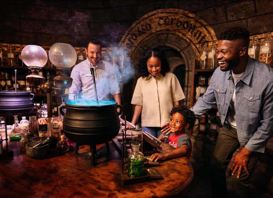 Los Angeles: Go City All-Inclusive Pass with 35+ Attractions - Hollywood in the Pass: Warner Bros., Tussauds, and Icon Walks