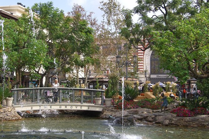 Los Angeles Luxury Private Tour For Up To 7 Passengers - The Grove and Farmers Market: lunch on your terms