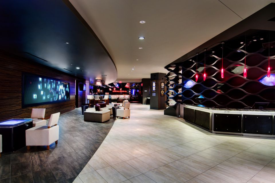Los Angeles: Meal at the Hard Rock Cafe Hollywood - Hard Rock Cafe Hollywood: where you’re eating and what the setting means