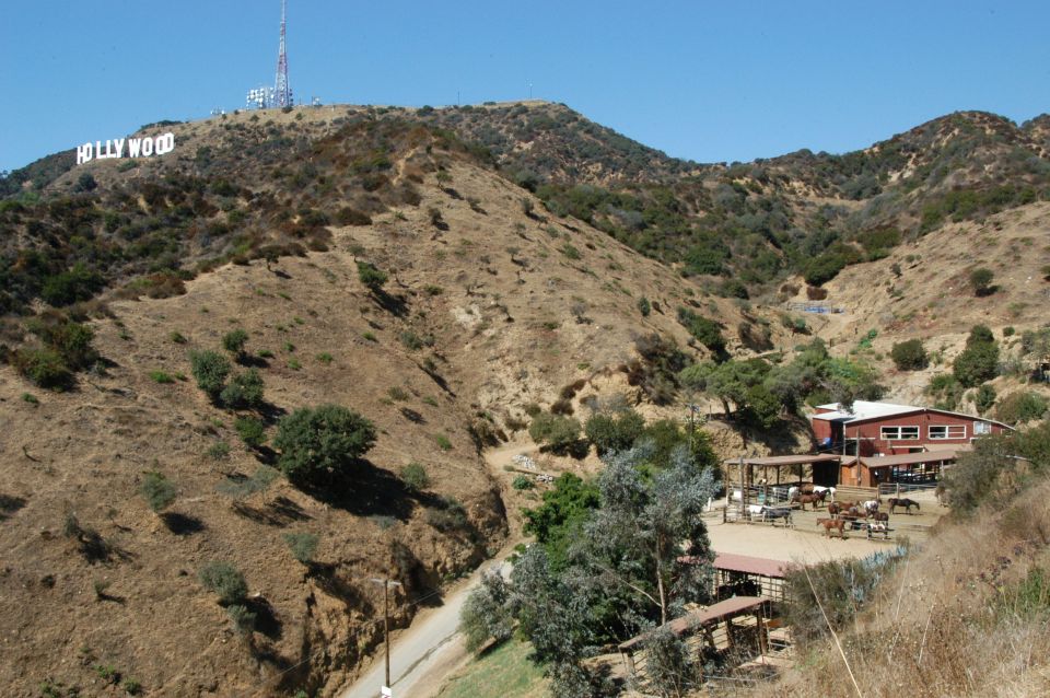 Los Angeles: Mulholland Trail Horseback Riding Tour - Sunset Ranch Hollywood: getting to the gate and setting the mood