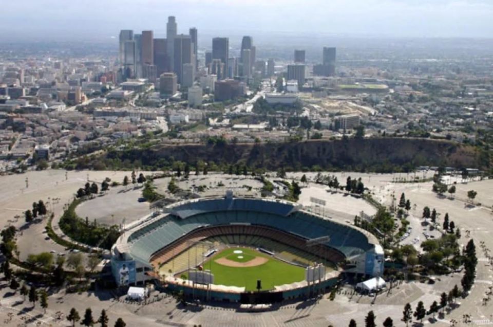 Los Angeles: Night Flight Tour - Beverly Hills and Santa Monica: Two Different LA Moods, One Flight