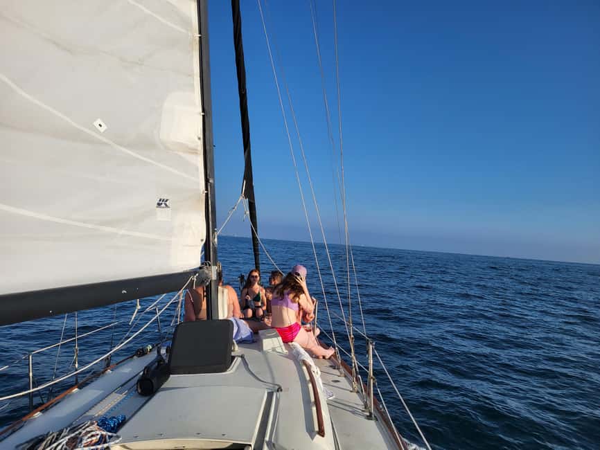 Los Angeles: Sunset Sailing - What the small group setup feels like (up to 6 people)