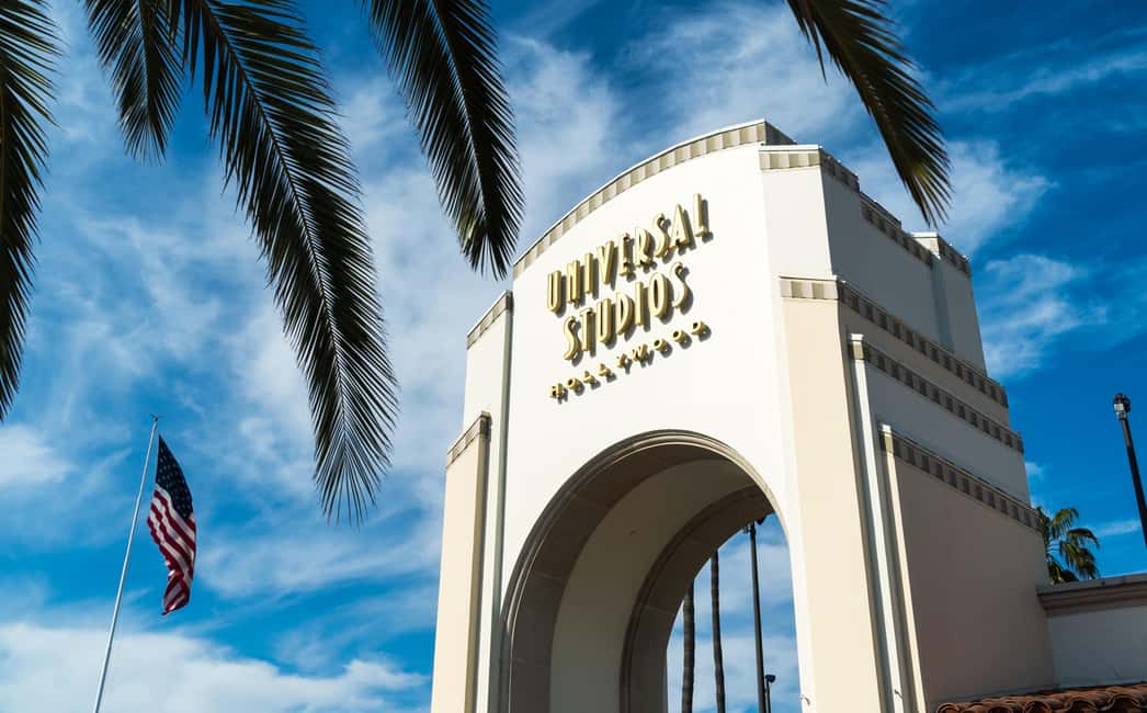 Los Angeles: Universal Studios & Hollywood Bus Tour - Universal CityWalk: included entry for a smoother transition