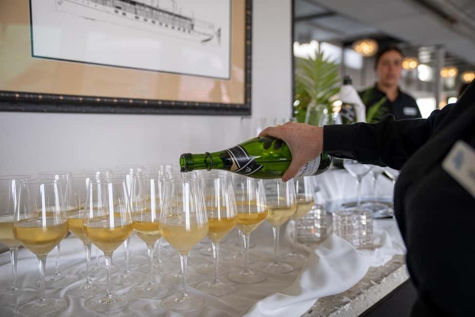 Marina del Rey: City Cruises Champagne Brunch Cruise - The 2-hour rhythm: buffet first, scenery always