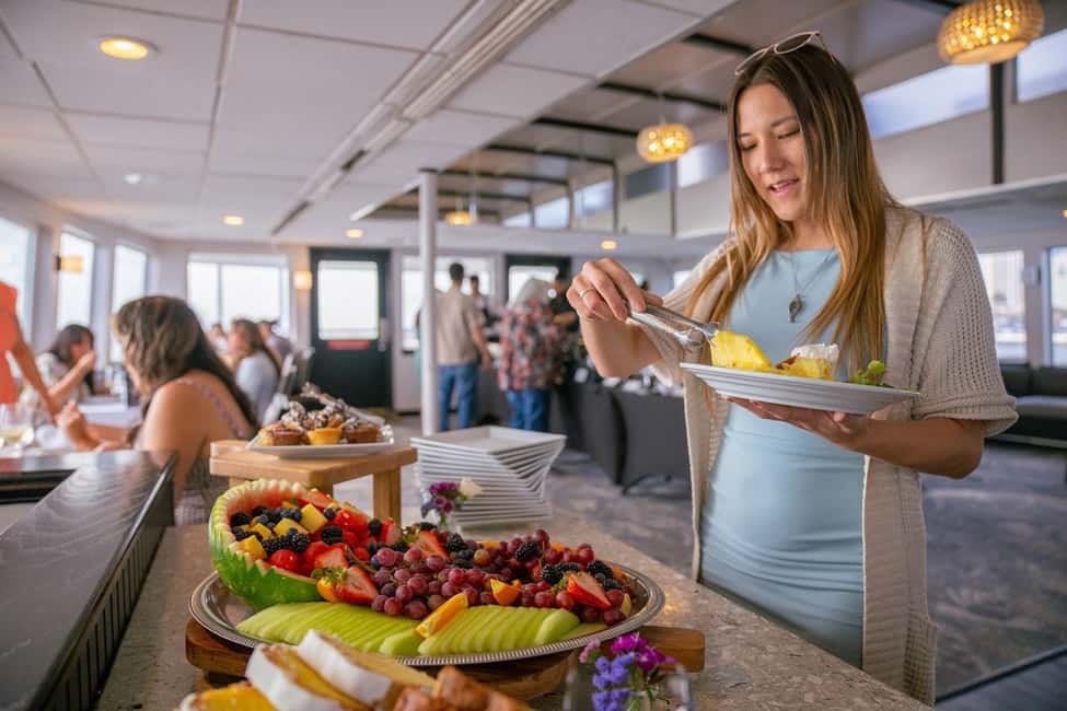 Newport Beach: Champagne and Brunch Buffet City Cruise - Service, Seating, and the Smooth Boarding Rhythm