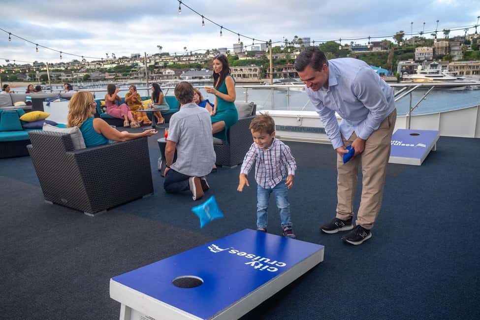 Newport Beach: City Cruises Weekend Dinner Cruise with DJ - DJ entertainment: fun background or real dance energy?