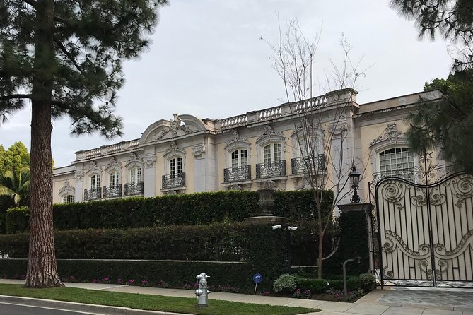 Private 3.5 Hour Sightseeing Tour of Hollywood and Beverly Hills - Sunset Strip, Paramount gates, and Beverly Hills luxury on a drive-by timetable