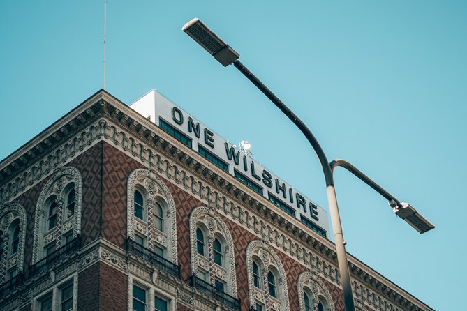 Private Photo Walk in Los Angeles - with Personal Photographer and Color Stylist - The shoot itself: direction, posing, and Instagram-ready composition