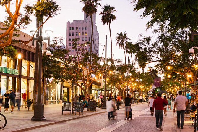 Santa Monica Bar & Club Crawl - The middle of the crawl: three venues, one consistent nightlife vibe