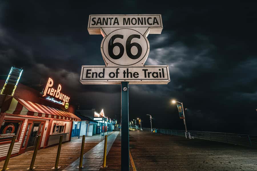 Santa Monica: Ghosts and Phantoms of the Pier Walking Tour - Meeting at the Santa Monica Pier sign: how the tour really starts