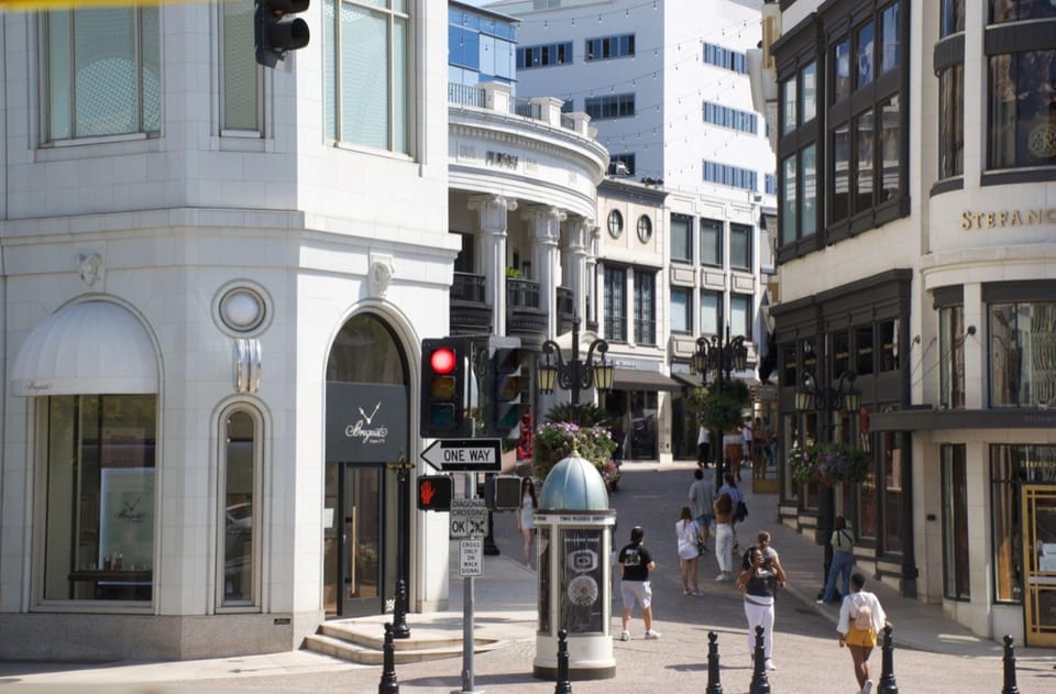 Sightseeing Hollywood Tours - Sunset Strip, Melrose Place, and movie shoot energy