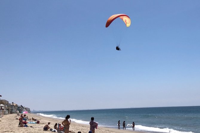 Tandem Paragliding flight with instructor in Malibu - The 30-minute flight over Malibu: ocean, hills, and real sky time