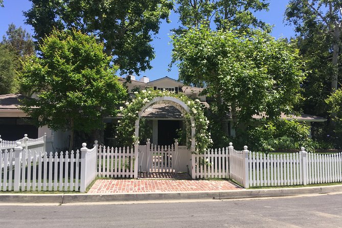 The Real Beverly Hills Housewives Tour - A Reality-Fan Drive Through Beverly Hills