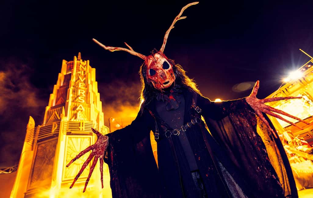 Universal Studios Hollywood: Halloween Horror Nights - Entering the park at 7:00 PM: timing that controls your whole night