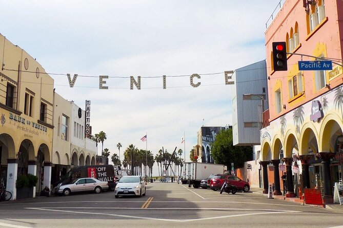 Venice Beach: Personalized Self-Guided App Tour - Starting at the Venice Sign: the photo spot with real timing