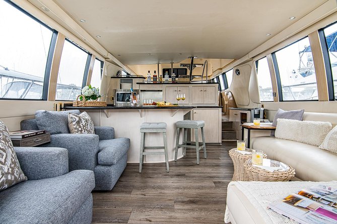 Yacht rental charter in Marina del Rey - 60' CARVER - Getting on board at Bora Bora Way: keep the start simple